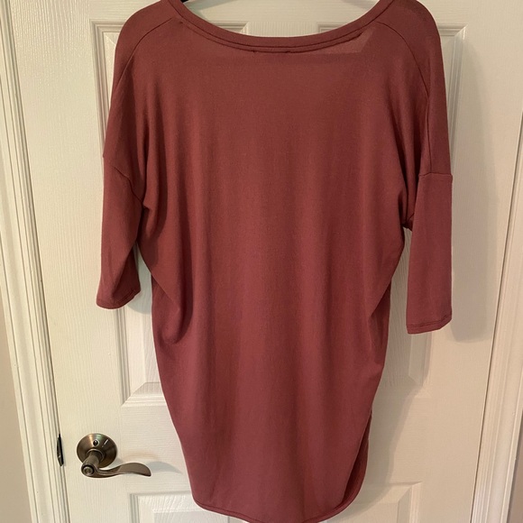 Express dark pink 3/4” V-Neck Tunic - Picture 2 of 5